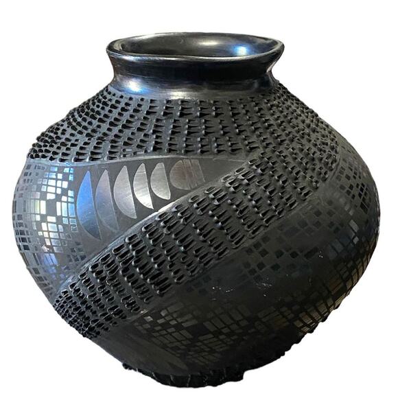 Vintage Mexico Handmade Black Textured Pottery Vase
Signed Mario Olivas - Picture 2 of 5